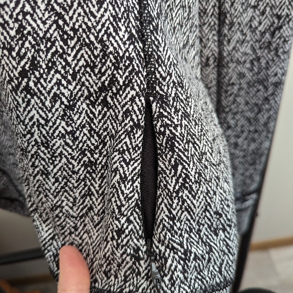 Size 6 Lululemon long sleeved shirt - Picture 4 of 4